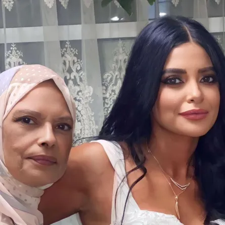 مروة الأزلى مع والدتها - الصورة من حساب مروة الأزلى على انستغرام