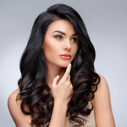 اكتشفي أسباب الشيب المبكر للشعر وطرق الوقاية لمنع ظهوره Shutterstock