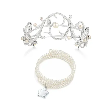 مجوهرات اللؤلؤ الأبيض والملون..قطعة أساسية في خزانة العروس الراقية