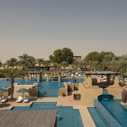 يمكن الاسترخاء بجانب المسبح اللامتناهي (الصورة من المصدر)