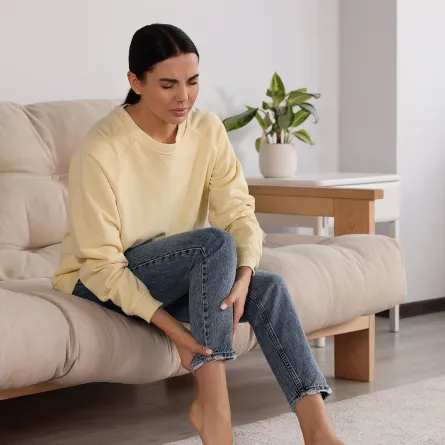 أعراض عرق النسا في الرجل اليمنى.. والعلاجات (المصدر: Shutterstock)