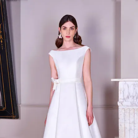 موديلات فساتين زفاف مع ياقة باتو لعروس 2023 من كارلو بيجناتيلي Carlo Pignatelli