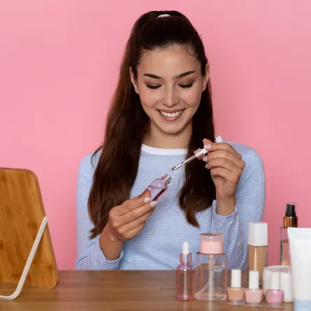 الزيوت الطبيعية فعالة في تقوية الأظافر- (مصدر الصورة موقع envato)