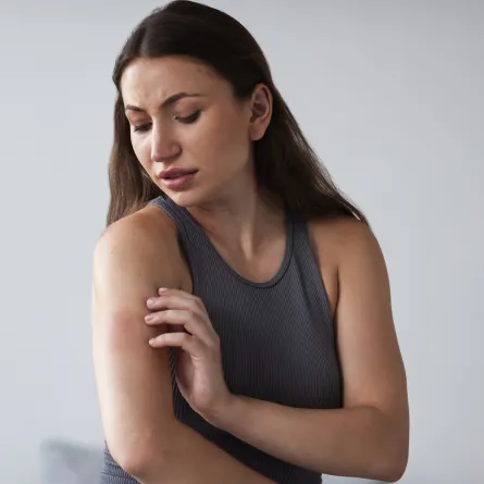 علاج الحكة في الجسم بخطوات بسيطة..لن تصدقي تأثيرها (المصدر: Freepik)