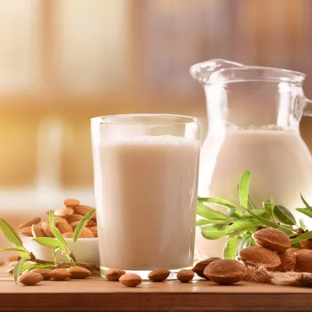 فوائد حليب اللوز للرجيم ( المصدر: Shutterstok)