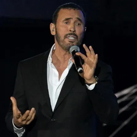 بالفيديو لـ"سيدتي": وصول كاظم الساهر إلى حفله في دبي وبداية فقرته بأغنية "أراضي خدودها"