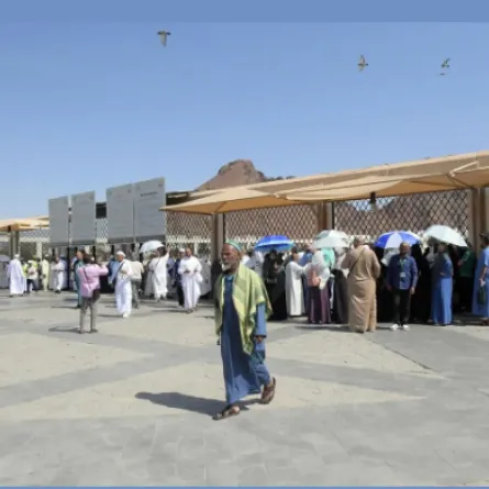 ضيوف برنامج خادم الحرمين الشريفين للحج يزورون الجوامع والمعالم التاريخية بالمدينة المنورة. الصورة من was