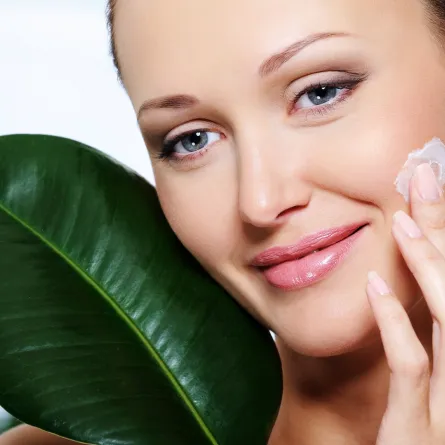 فوائد استخدام زيت النعناع للبشرة-  الصورة من Freepik 