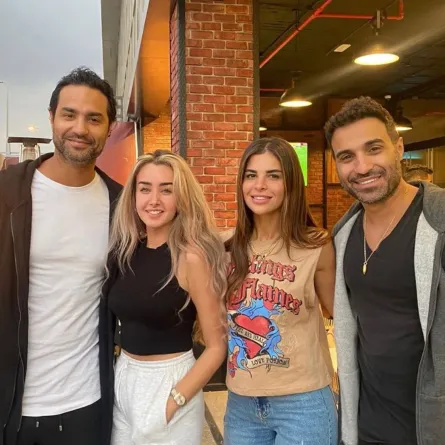 كريم فهمي وزوجته مع هنا الزاهد وأحمد فهمي - الصورة من حساب أحمد فهمي على إنستغرام