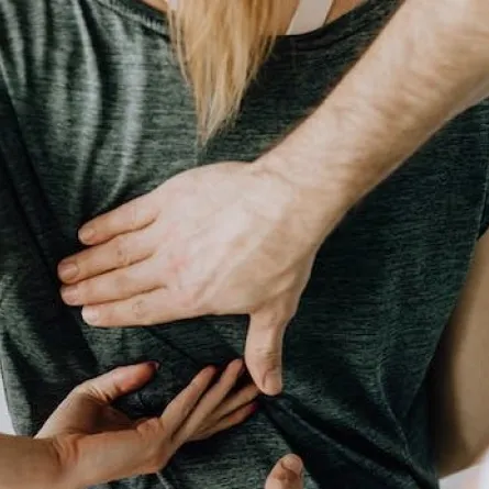 هشاشة العظام: اكتشفي العناصر الغذائية التي تقيك من الإصابة (المصدر: pexels )