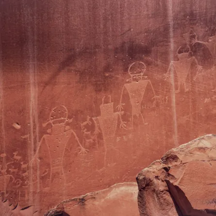 اكتشاف رسوم صخرية عمرها أكثر من 3 آلاف عام