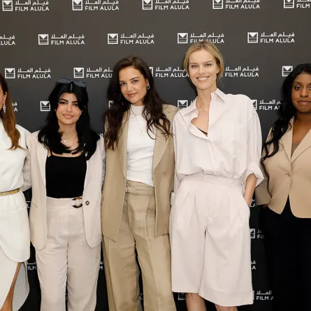 من اليمين: شارلين ديليون جونز، إيفا هيرزيغوف، كيتي هولمز، ميلا الزهراني، وريا أبي راشد