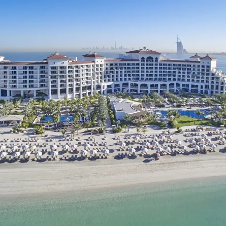 فندق والدروف أستوريا دبي بالم جميرا يطلق مجموعة من العروض الفاخرة في موسم الصيف