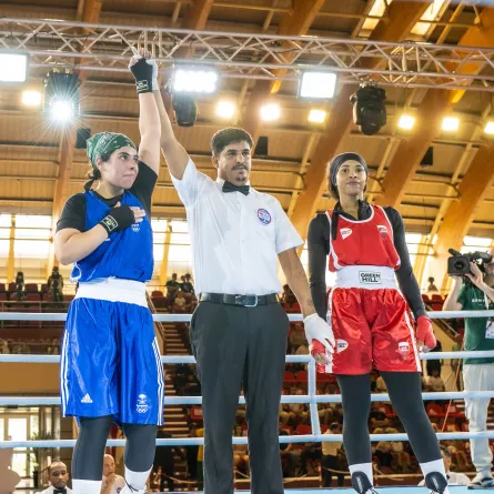 خلال فوز رغد النعيمي على اللاعبة القطرية- الصورة من حساب اللجنة الأولمبية والبارالمبية السعودية على تويتر 