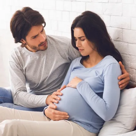 صورة لامرأة حامل تشعر بالتعب