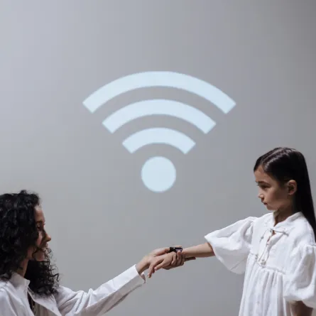 pexels-يفضل وضع الجهاز بعيداً عن مصادر التدفئة أو التبريد والمياه 