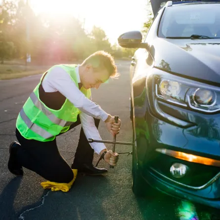 التوقف لتغيير الإطار أمر خطير أيضًا