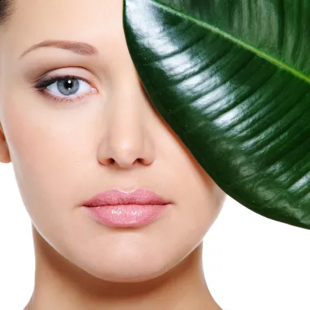 العناية بالبشرة العادية- الصورة من Freepik 