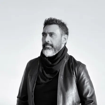 عمرو مصطفى - الصورة من صفحته الرسمية على الفيس بوك