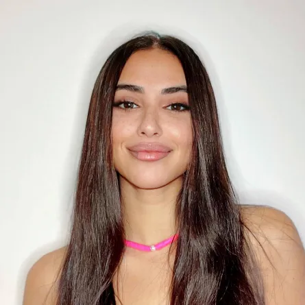 آية سماحة - الصورة من صفحتها الرسمية على الفيس بوك