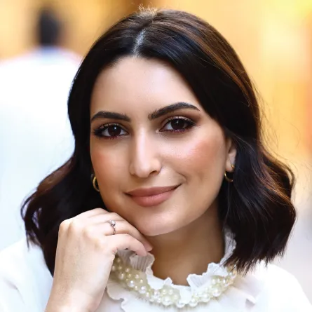 المصممة باميلا منصور: أعكس قوة المرأة أمام التحديات 