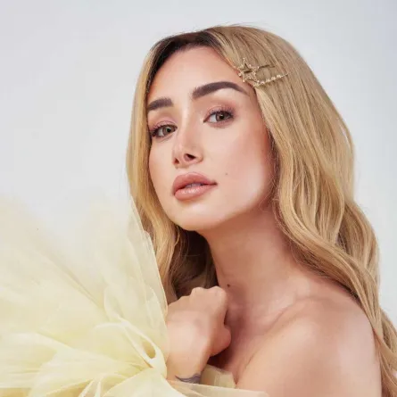 هنا الزاهد - الصورة من صفحتها الرسمية على الفيس بوك