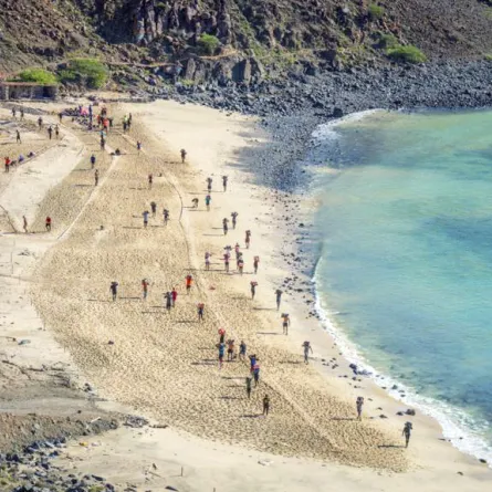 انطلاق النسخة الثانية من سباق "سبارتن خورفكان".  الصورة من wam