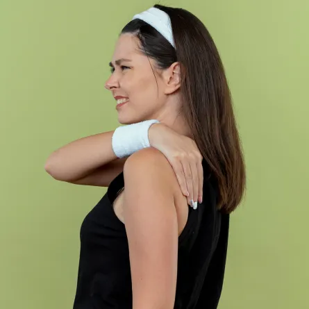 تمارين للتخلص من انحناء الأكتاف