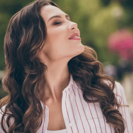 تسريحات شعر طويل ويفي