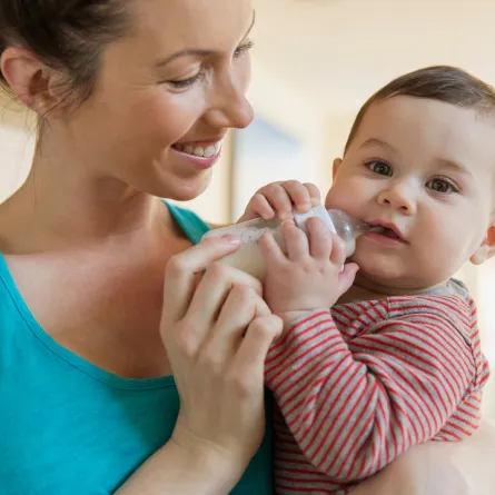 صورة لأم ورضيعها