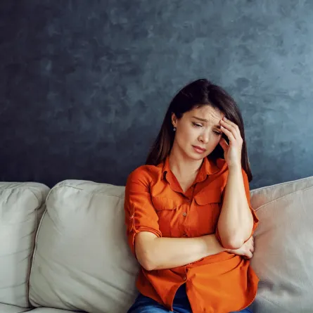 أعراض نشاط الغدة الدرقية النفسية خطيرة.. وتتطلب العلاج الفوري «المصدر: Adobe.Stock»