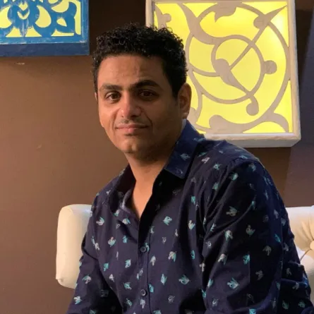 المؤلف محمد صلاح العزب - الصورة من حسابه الخاص على "فيس بوك"