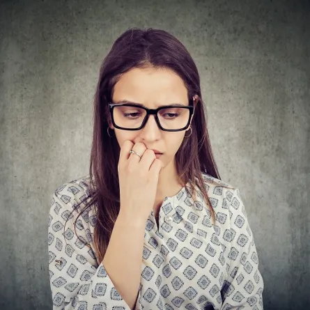 صورة لمراهقة في مشكلة ما