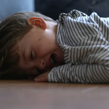 صورة طفل يبكي