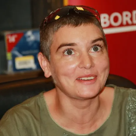 سينيد أوكونور Sinead O'Connor (مصدر الصورة:  Evan Agostini / Getty Images North America / Getty Images via AFP)