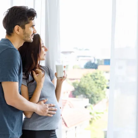 صورة حامل مع زوجها