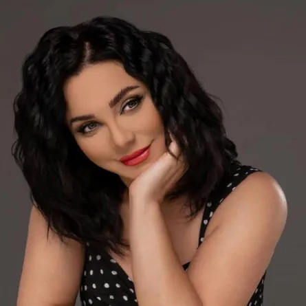 سلاف فواخرجي - الصورة من صفحتها الرسمية على الفيس بوك