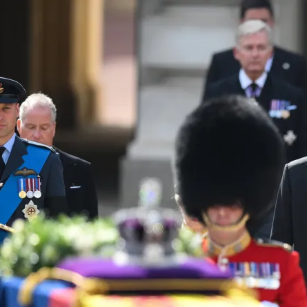 الملك تشارلز والأمير ويليام والأمير هاري King Charles III and Prince William and Prince Harry (مصدر الصورة: Daniel LEAL / POOL / AFP)