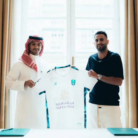 رياض محرز رسميا في صفوف الأهلي السعودي حتى 2026 - 2027 - الصورة من حساب الأهلي السعودي على إكس "تويتر سابقا"