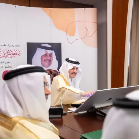 أمير المنطقة الشرقية يدشن حملة "نبادر معا". الصورة من الحساب الرسمي لإمارة المنطقة الشرقية على تويتر