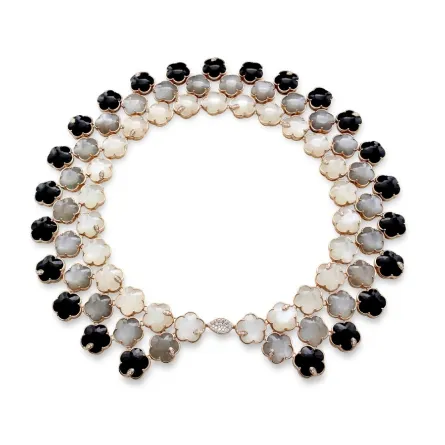 اسحري القلوب بعقود ذهب بتصاميم فاخرة.. قطعة أساسية في سهراتكِ هذا الصيف