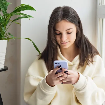 الإعلام الرقمي خطر كبير على صحة المراهقين النفسية.. نصائح خبيرة (المصدر: Shutterstock )