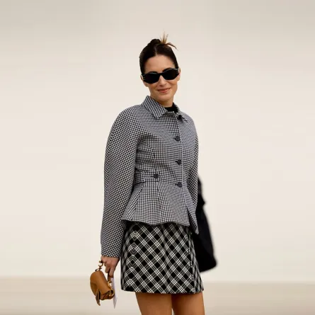 تنورة الكاروهات.. من ستريت فاشن Street Fashion