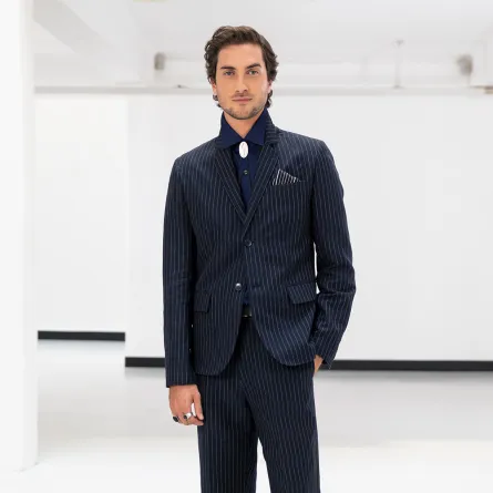 أبرز موديلات بدل رجالية لصيف 2023 من أنييس بي «Agnes B»