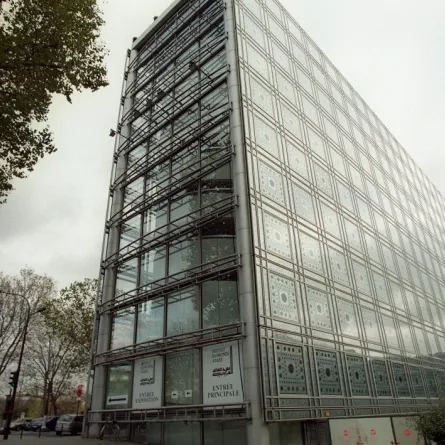  مبنى معهد العالم  العربي بباريس (مصدر الصورة : JEAN-PIERRE MULLER / AFP)