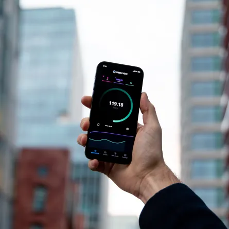 الإمارات الثانية عالميا والأولي عربيا في مؤشر سرعة إنترنت الهاتف المتحرك خلال يونيو - Photo by Frederik Lipfert on Unsplash