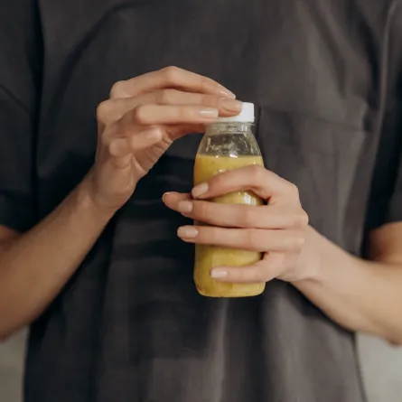 جامعة الملك فيصل تبتكر أول مشروب طاقة صحي من التمر - الصورة من pexels by mikhail nilov