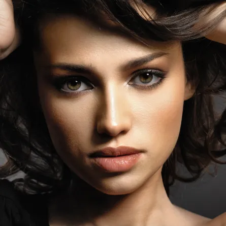 مكياج يومي للعيون المبطنة لإطلالة أنيقة -الصورة من shutterstock