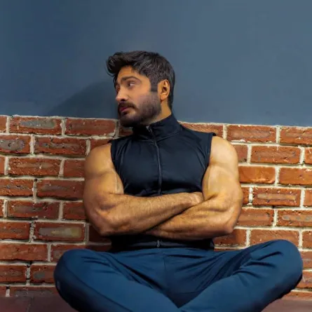 تامر حسني - الصورة من صفحته الرسمية على الفيس بوك