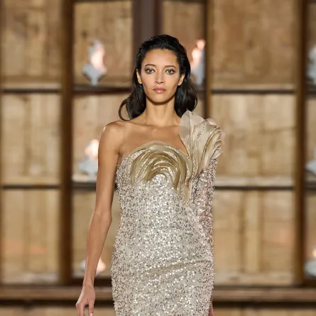 فستان خطوبة مزين بالترتر من رامي العلي Rami Al Ali